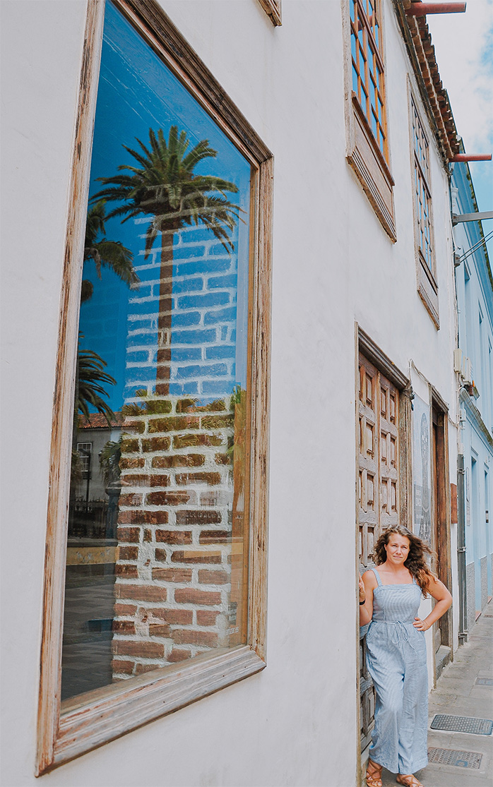 Jessie-Faber-standing-at-a-large-window