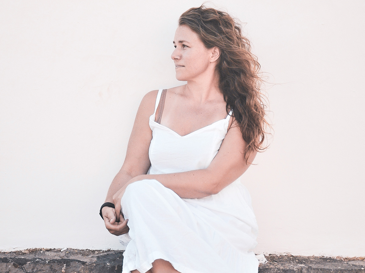 Jessie-faber-sitting-on-rock-wall-square2